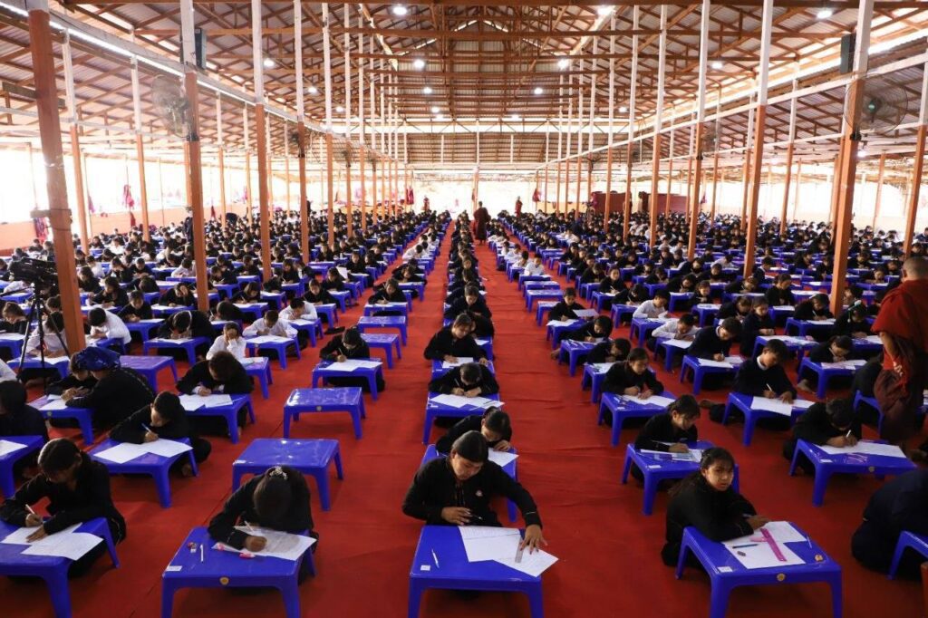 နောင်တောင်ꩻပရဟိတတပ်ဦးဗွေႏဗွန်အွဉ်သွဉ်ပညာႏရေꩻကျောင်ꩻကို ပထမ အလဲင်ႏ မာꩻလွေꩻ လိတ်ပအိုဝ်ႏကျောင်ꩻသား မော့ꩻခွဲးပွယ်ꩻတွမ်ႏ လိတ်စေပွယ