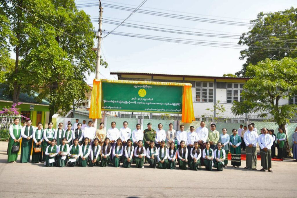 ၂၀၂၆-၂၀၂၇ ပညာသင်နှစ် ရှမ်းပြည်နယ်ကျောင်းအပ်နှံရေးသီတင်းပတ် မြေစိုက်ပိုစတာ စိုက်ထူပွဲ အခမ်းအနားတွင် ရှမ်းပြည်နယ်အစိုးရ အဖွဲ့ ပြည်နယ်ဝန်ကြီးချုပ် ဦးစိုင်းထိန်စိုး တက်ရောက် ဖဲကြိုးဖြတ်ဖွင့်လှစ်ပေး