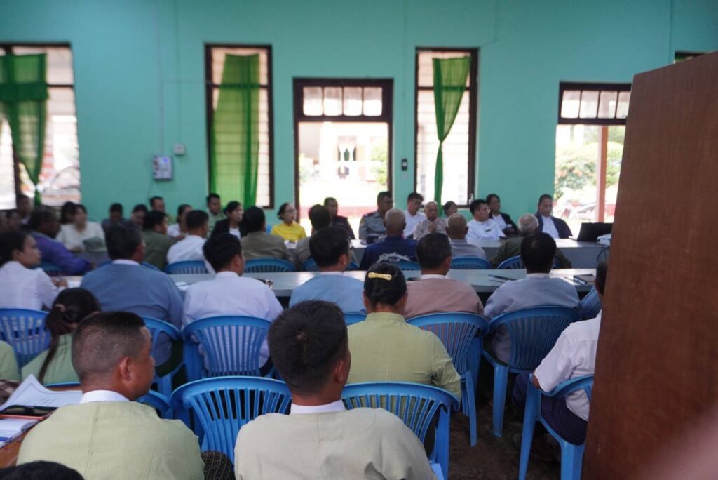 လွိုင်လင်မြို့နယ်အထွေထွေအုပ်ချုပ်ရေးဦးစီးဌာန အစည်းအဝေးခန်းမ၌ လွိုင်လင်မြို့နယ် လွှတ်တော်ကိုယ်စားလှယ်များနှင့် ဌာနဆိုင်ရာများ တွေ့ဆုံပွဲအခမ်းအနားနှင့် (၂၀၂၆-၂၀၂၇ )ဘဏ္ဍာရေးနှစ် ဒေသန္တရစီမံကိန်း တာဝန်ပေးအပ်ခြင်းအခမ်းအနားကျင်းပ
