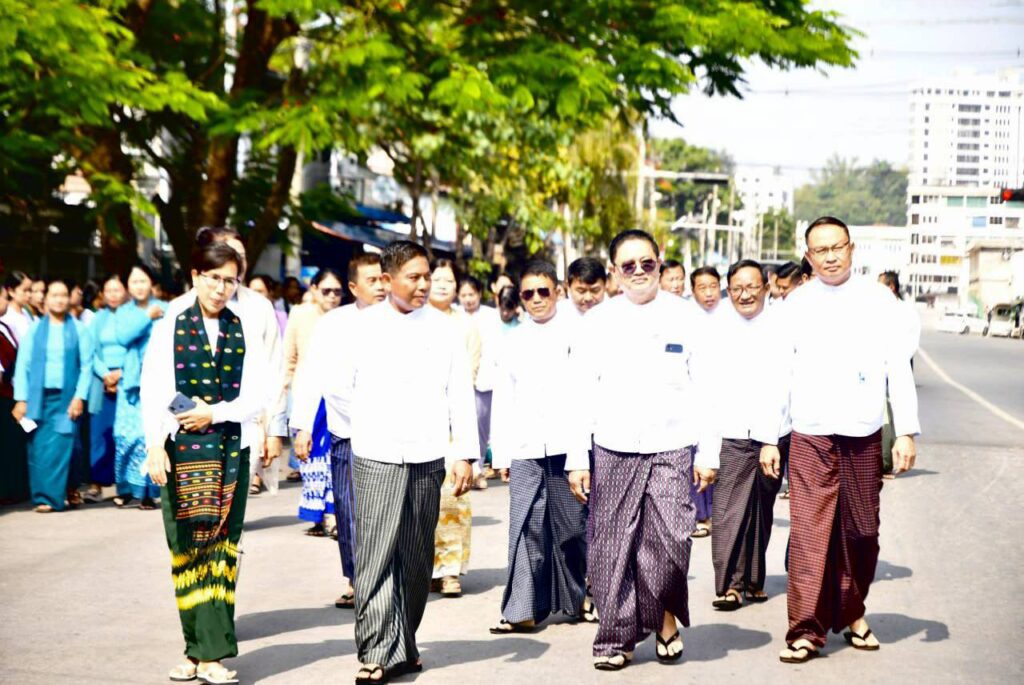 ၂၀၂၆-၂၀၂၇ ပညာသင်နှစ် ရှမ်းပြည်နယ်ကျောင်းအပ်နှံရေးသီတင်းပတ် မြေစိုက်ပိုစတာ စိုက်ထူပွဲ အခမ်းအနားတွင် ရှမ်းပြည်နယ်အစိုးရ အဖွဲ့ ပြည်နယ်ဝန်ကြီးချုပ် ဦးစိုင်းထိန်စိုး တက်ရောက် ဖဲကြိုးဖြတ်ဖွင့်လှစ်ပေး