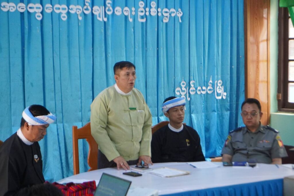 လွိုင်လင်မြို့နယ်အထွေထွေအုပ်ချုပ်ရေးဦးစီးဌာန အစည်းအဝေးခန်းမ၌ လွိုင်လင်မြို့နယ် လွှတ်တော်ကိုယ်စားလှယ်များနှင့် ဌာနဆိုင်ရာများ တွေ့ဆုံပွဲအခမ်းအနားနှင့် (၂၀၂၆-၂၀၂၇ )ဘဏ္ဍာရေးနှစ် ဒေသန္တရစီမံကိန်း တာဝန်ပေးအပ်ခြင်းအခမ်းအနားကျင်းပ