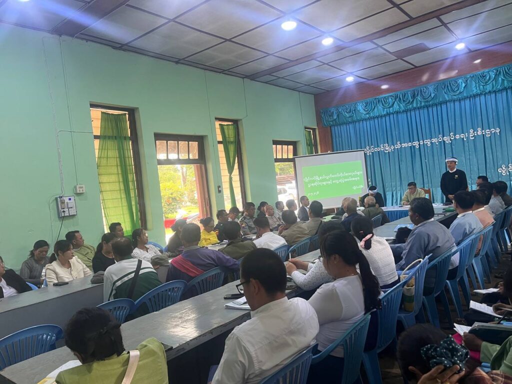 လွိုင်လင်မြို့နယ်အထွေထွေအုပ်ချုပ်ရေးဦးစီးဌာန အစည်းအဝေးခန်းမ၌ လွိုင်လင်မြို့နယ် လွှတ်တော်ကိုယ်စားလှယ်များနှင့် ဌာနဆိုင်ရာများ တွေ့ဆုံပွဲအခမ်းအနားနှင့် (၂၀၂၆-၂၀၂၇ )ဘဏ္ဍာရေးနှစ် ဒေသန္တရစီမံကိန်း တာဝန်ပေးအပ်ခြင်းအခမ်းအနားကျင်းပ