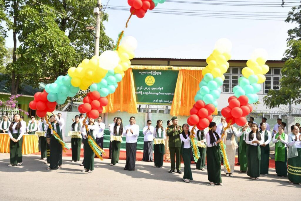 ၂၀၂၆-၂၀၂၇ ပညာသင်နှစ် ရှမ်းပြည်နယ်ကျောင်းအပ်နှံရေးသီတင်းပတ် မြေစိုက်ပိုစတာ စိုက်ထူပွဲ အခမ်းအနားတွင် ရှမ်းပြည်နယ်အစိုးရ အဖွဲ့ ပြည်နယ်ဝန်ကြီးချုပ် ဦးစိုင်းထိန်စိုး တက်ရောက် ဖဲကြိုးဖြတ်ဖွင့်လှစ်ပေး