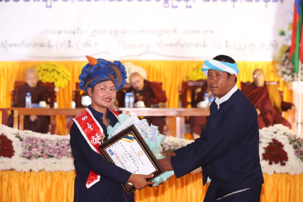 ဝေင်ꩻဟိုပုံꩻ၊ နောင်တောင်ꩻပရဟိတတပ်ဦး ဗွေးဗွန်အွဉ်သွဉ် ပညာႏရေꩻကျောင်ꩻကို ကမာꩻလွေꩻဒါႏဝေင်ꩻနယ်ႏပေါင်ꩻစွုမ်ႏ လိတ်ပအိုဝ်ႏထင်ယံကျောင