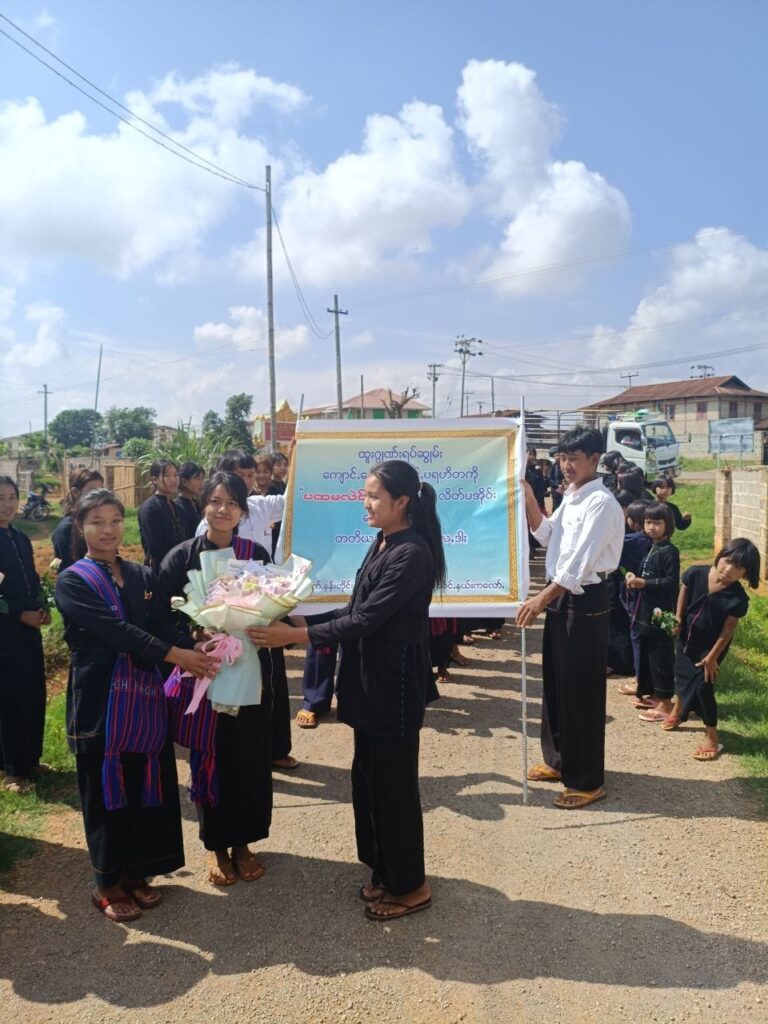 ပထမအလဲင်ႏလိတ်ပအိုဝ်ႏကျောင်ꩻသားပွယ်ꩻမော့ꩻခွဲ လိတ်စေပွယ်ꩻအကို ဒဲ့ꩻထူႏလꩻ တတိယဆုꩻ နင်ႏစုမြတ်ထွေးယို ရပ်သားမွိုးဖါသီးကျိုႏဆွုမ်ႏ