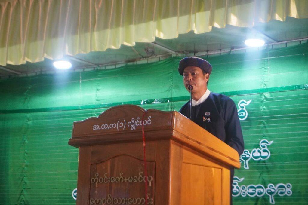 လွိုင်လင်မြို့နယ် ပြည်သူ့လွှတ်တော်ကိုယ်စားလှယ် ဦးခွန်အောင်ဆန်းနှင့် ပြည်နယ်လွှတ်တော် ကိုယ်စားလှယ် ခွန်သက်နိုင် မြို့နယ်အဆင့် 