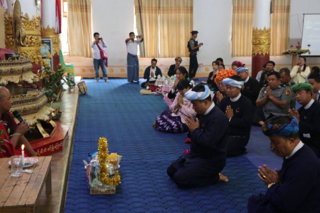 ဝါးပြုံးရွာတွင် ကော်ဖီစိုက်ပျိုးထိန်းသိမ်းခြင်း နည်းပညာသင်တန်းနှင့် ကော်ဖီပျိုးပင်ပေးအပ်ခြင်း အခမ်းအနား ကျင်းပ