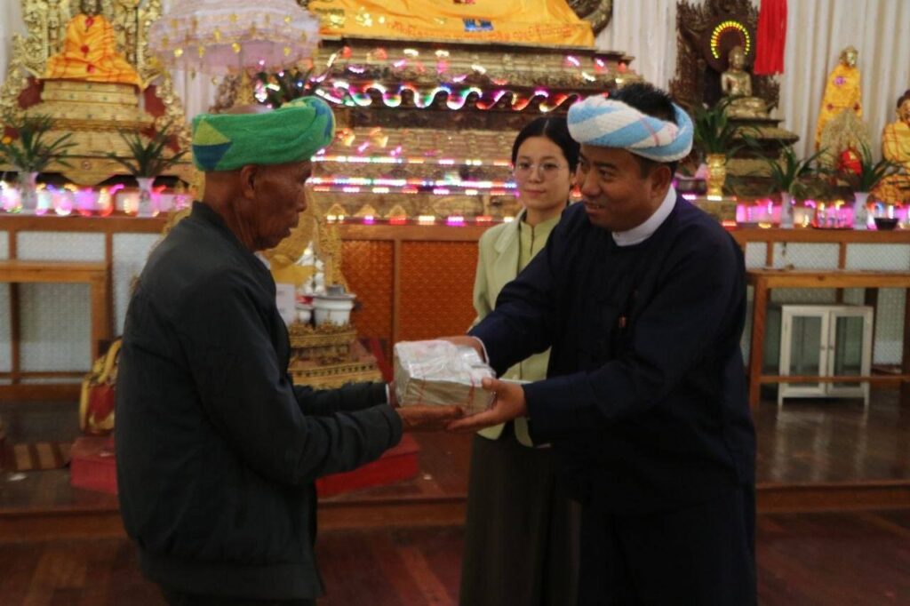 ပအိုဝ်းကိုယ်ပိုင်အုပ်ချုပ်ခွင့်ရဒေသ ဦးစီးဥက္ကဌနှင့် လွတ်တော်ကိုယ်စားလှယ်များက ဆောင်းပြောင်းကျေးရွာရှိ စာသင်ကျောင်းများ ပြန်လည