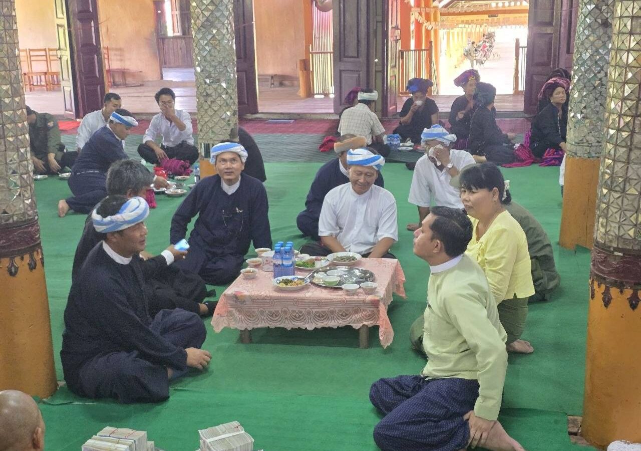 မောက်မယ်မြို့ရှိ ပရိယတ္တိပါဒတကျောင်းတိုက် ဆရာတော်၏ အန္တိမအဂ္ဂိဈာပနပွဲ ဖြစ်မြောက်ရေးအတွက် သူရိယခမ်း ခမ်းဗွေႏနှင့်အဖွဲ့ အလှူငွေ သွားရောက်လှူဒါန်း
