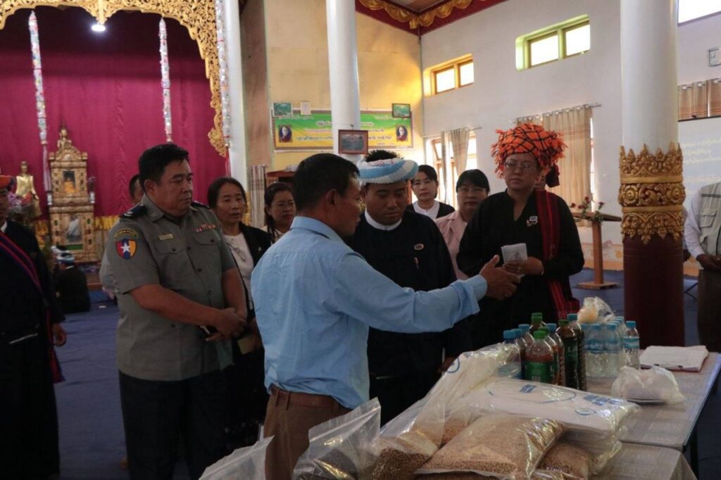ဝါးပြုံးရွာတွင် ကော်ဖီစိုက်ပျိုးထိန်းသိမ်းခြင်း နည်းပညာသင်တန်းနှင့် ကော်ဖီပျိုးပင်ပေးအပ်ခြင်း အခမ်းအနား ကျင်းပ