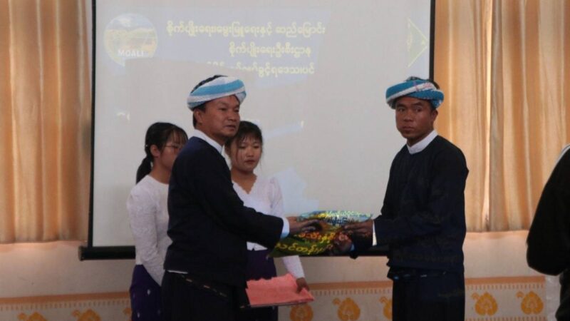 ဝါးပြုံးရွာတွင် ကော်ဖီစိုက်ပျိုးထိန်းသိမ်းခြင်း နည်းပညာသင်တန်းနှင့် ကော်ဖီပျိုးပင်ပေးအပ်ခြင်း အခမ်းအနား ကျင်းပ