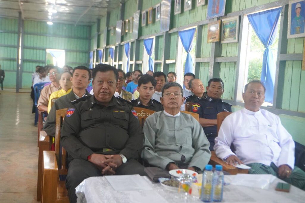 လွိုင်လင်မြို့နယ် ပြည်သူ့လွှတ်တော်ကိုယ်စားလှယ် ဦးခွန်အောင်ဆန်းနှင့် ပြည်နယ်လွှတ်တော် ကိုယ်စားလှယ် ခွန်သက်နိုင် မြို့နယ်အဆင့် 