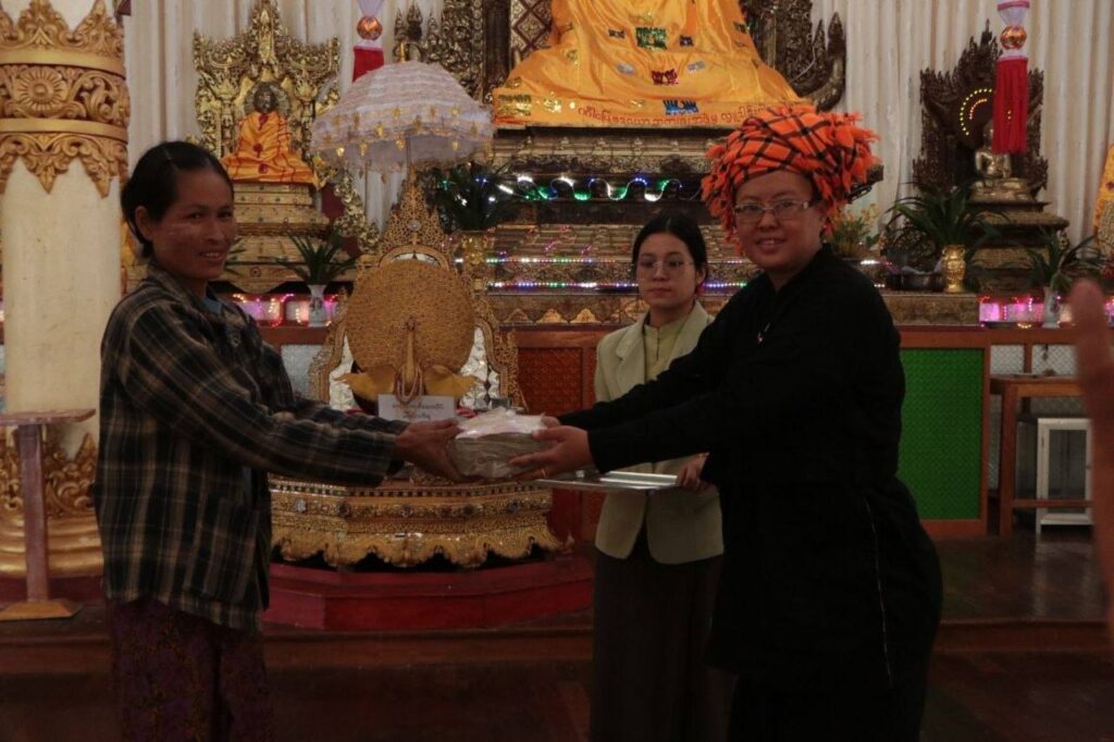 ပအိုဝ်းကိုယ်ပိုင်အုပ်ချုပ်ခွင့်ရဒေသ ဦးစီးဥက္ကဌနှင့် လွတ်တော်ကိုယ်စားလှယ်များက ဆောင်းပြောင်းကျေးရွာရှိ စာသင်ကျောင်းများ ပြန်လည