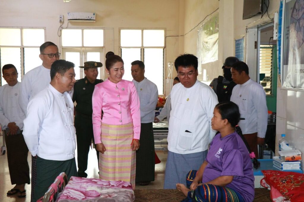 နှစ်(၈၀)ပြည့် မြန်မာနိုင်ငံမီးသတ်တပ်ဖွဲ့နေ့အထိမ်းအမှတ်ကိုကြိုဆိုဂုဏ်ပြုသောအားဖြင့် မီးသတ်တပ်ဖွဲ့ဝင်များ မိခင်နှင့် ကလေးဆေးရုံ
