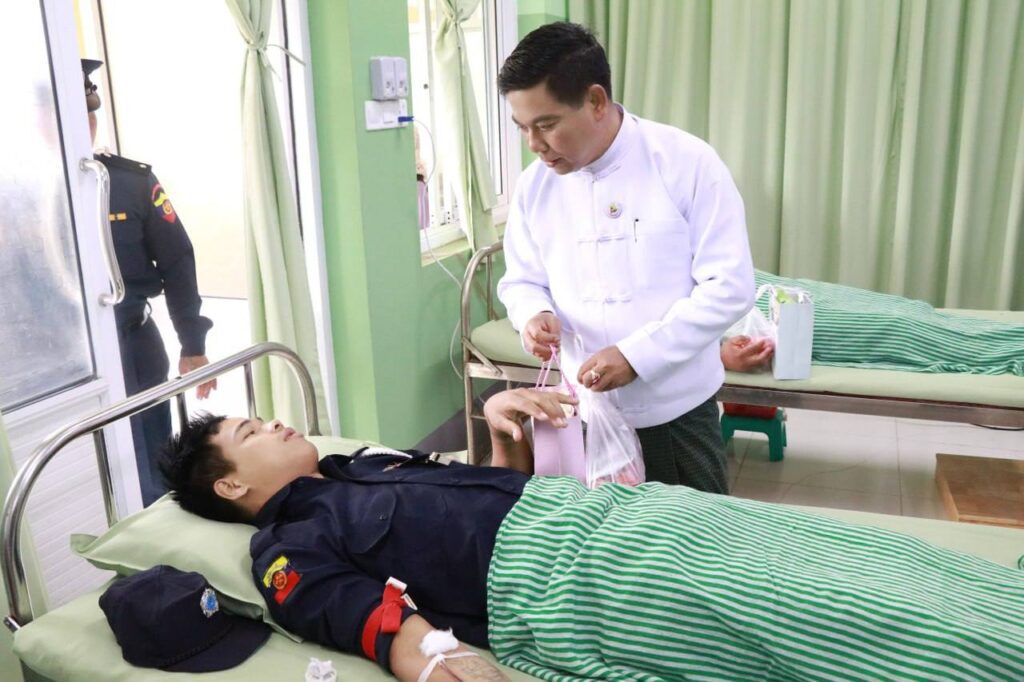 နှစ်(၈၀)ပြည့် မြန်မာနိုင်ငံမီးသတ်တပ်ဖွဲ့နေ့အထိမ်းအမှတ်ကိုကြိုဆိုဂုဏ်ပြုသောအားဖြင့် မီးသတ်တပ်ဖွဲ့ဝင်များ မိခင်နှင့် ကလေးဆေးရုံ