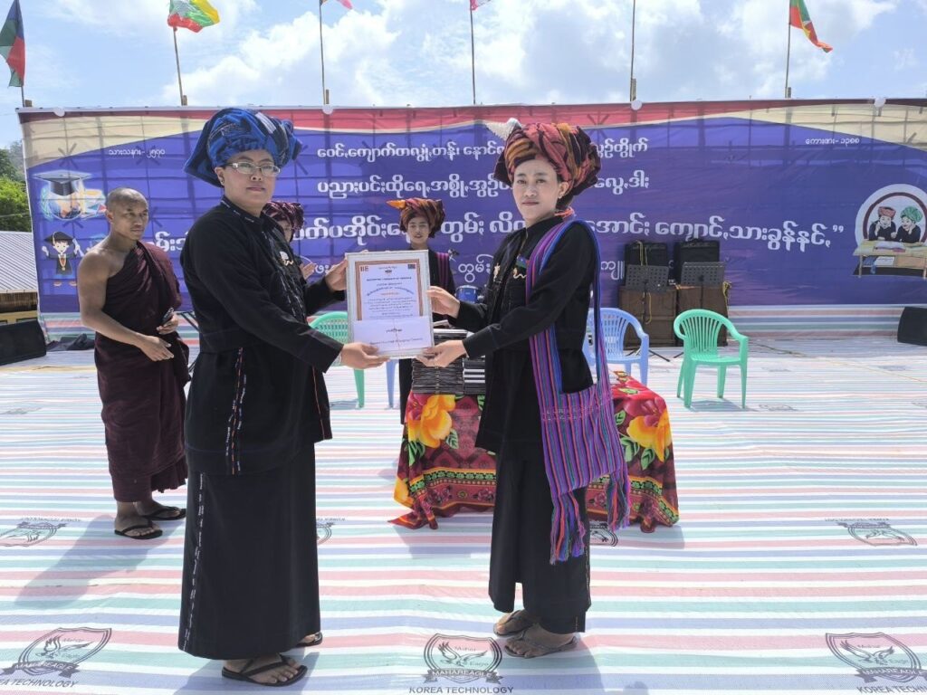 ဆရာႏတွမ်ႏတကာႏဆွန်ꩻစူ ပညာႏပင်ႏထိုရေꩻအစွိုꩻ အွဉ်ငါဖေႏအပ်လွေꩻ လိတ်ထူႏဂွုဏ်ႏပွယ်ꩻ