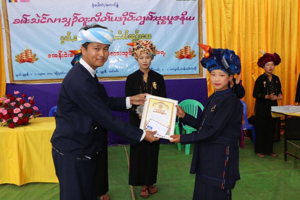 ကလောမြို့နယ် ပေါကဲကျေးရွာ၌ပအိုဝ်းစာပေသင်တန်းဆင်းပွဲ အခမ်းအနားကျင်းပ