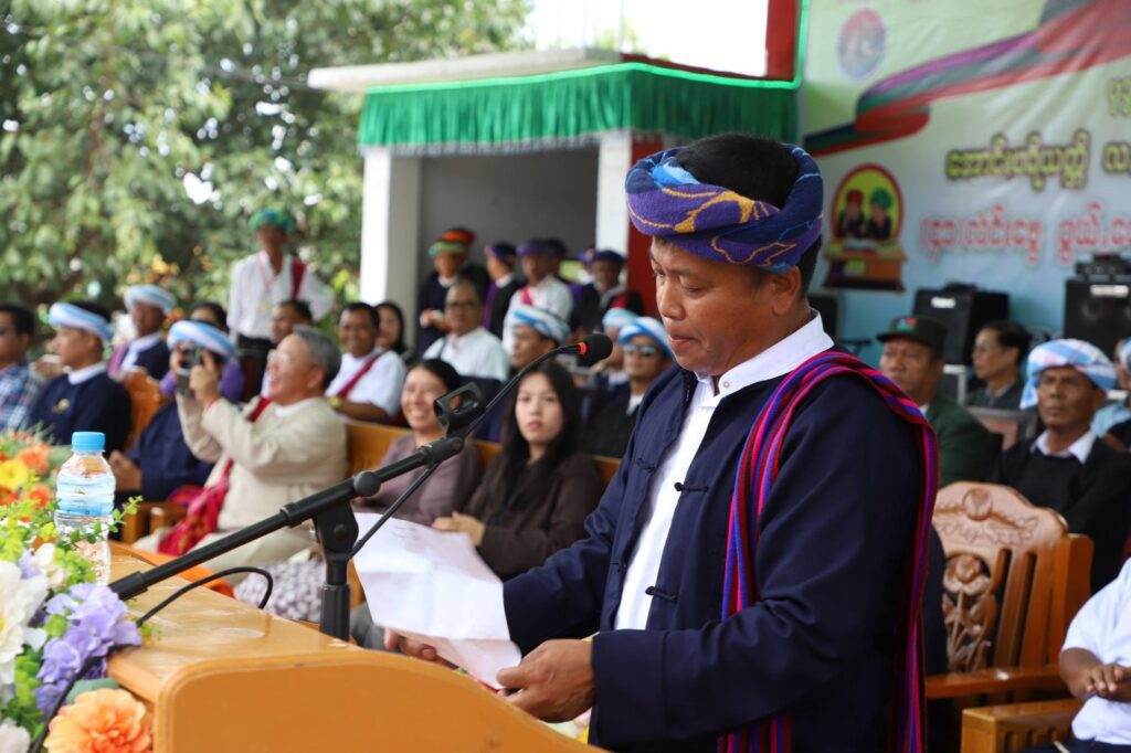 ပေါမူကျေးရွာတွင် ဗုဒ္ဓပူဇနိယပွဲတော်နှင့် ပအိုဝ်းရိုးရာ မီးရှူး(လူးဖိုင်ꩻ)ပွဲတော် စည်ကားသိုက် မြိုက်စွာ ကျင်းပ