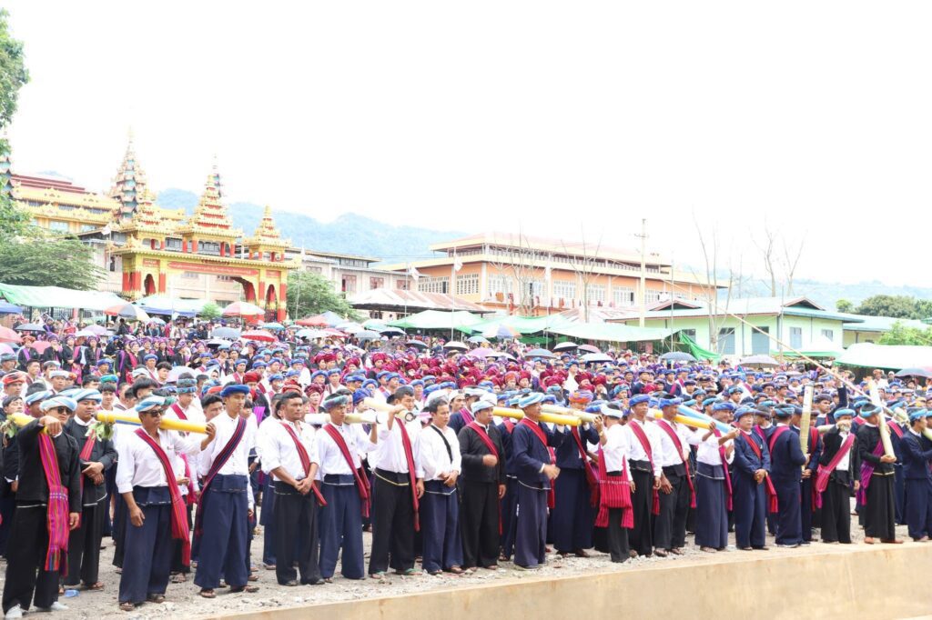 ပေါမူကျေးရွာတွင် ဗုဒ္ဓပူဇနိယပွဲတော်နှင့် ပအိုဝ်းရိုးရာ မီးရှူး(လူးဖိုင်ꩻ)ပွဲတော် စည်ကားသိုက် မြိုက်စွာ ကျင်းပ