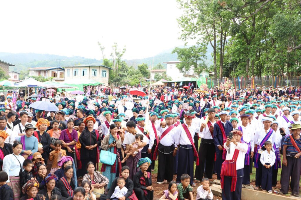 ပေါမူကျေးရွာတွင် ဗုဒ္ဓပူဇနိယပွဲတော်နှင့် ပအိုဝ်းရိုးရာ မီးရှူး(လူးဖိုင်ꩻ)ပွဲတော် စည်ကားသိုက် မြိုက်စွာ ကျင်းပ