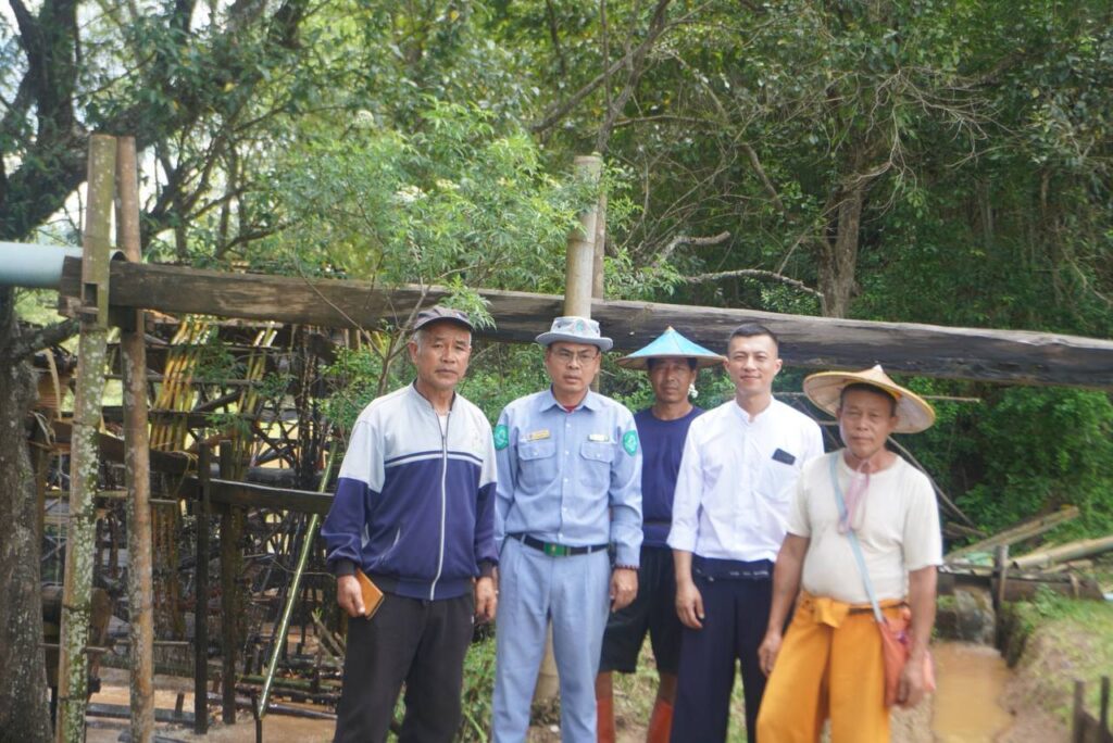 ဦးခွန်သက်နိုင်နှင့် တာဝန်ရှိသူများ ဆနင်းကျေးရွာအုပ်စု စိုက်ပျိုးရေးဖွံ့ဖြိုးတိုးတက်မှုအတွက် ကွင်းဆင်းလေ့လာ