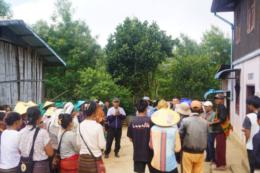 ဦးခွန်သက်နိုင်နှင့် သက်ဆိုင်ရာဌာနများ ပူးပေါင်း၍ ဆနင်းကျေးရွာတွင် ဆိုလာစနစ်များ ဖြန့်ဝေပေး