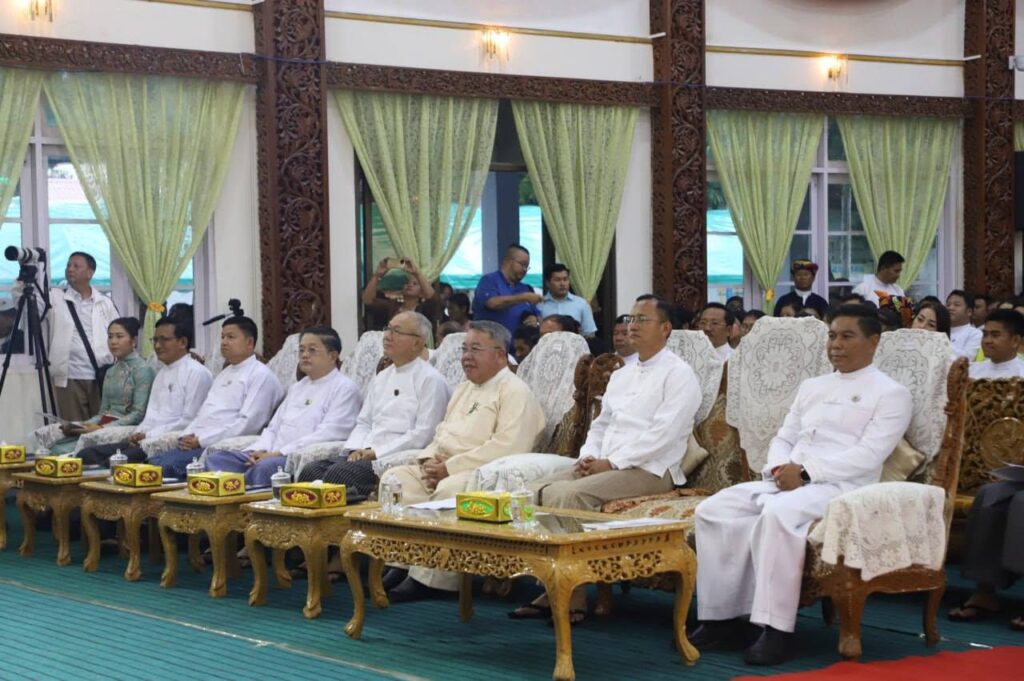 သုတစုံလင် ဗုဒ္ဓဝင်ဖြေဆိုပူဇော်ပွဲ အလယ်တန်းအဆင့် ပထမဆုရှင် မအိမ့်ချစ်သူနှင့် ဆုရရှိသူများအား ဂုဏ်ပြုချီးမြှင့်