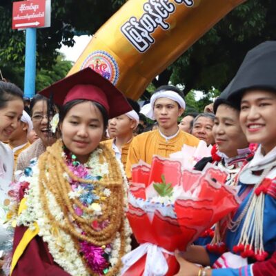 သုတစုံလင် ဗုဒ္ဓဝင်ဖြေဆိုပူဇော်ပွဲ အလယ်တန်းအဆင့် ပထမဆုရှင် မအိမ့်ချစ်သူနှင့် ဆုရရှိသူများအား ဂုဏ်ပြုချီးမြှင့်