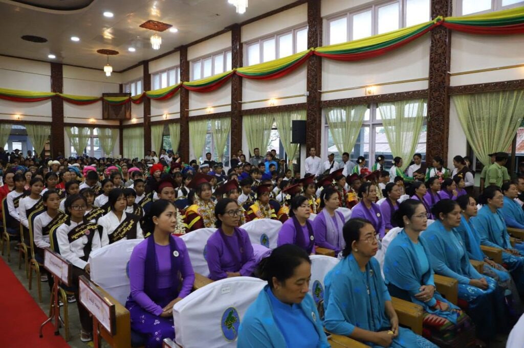 သုတစုံလင် ဗုဒ္ဓဝင်ဖြေဆိုပူဇော်ပွဲ အလယ်တန်းအဆင့် ပထမဆုရှင် မအိမ့်ချစ်သူနှင့် ဆုရရှိသူများအား ဂုဏ်ပြုချီးမြှင့်