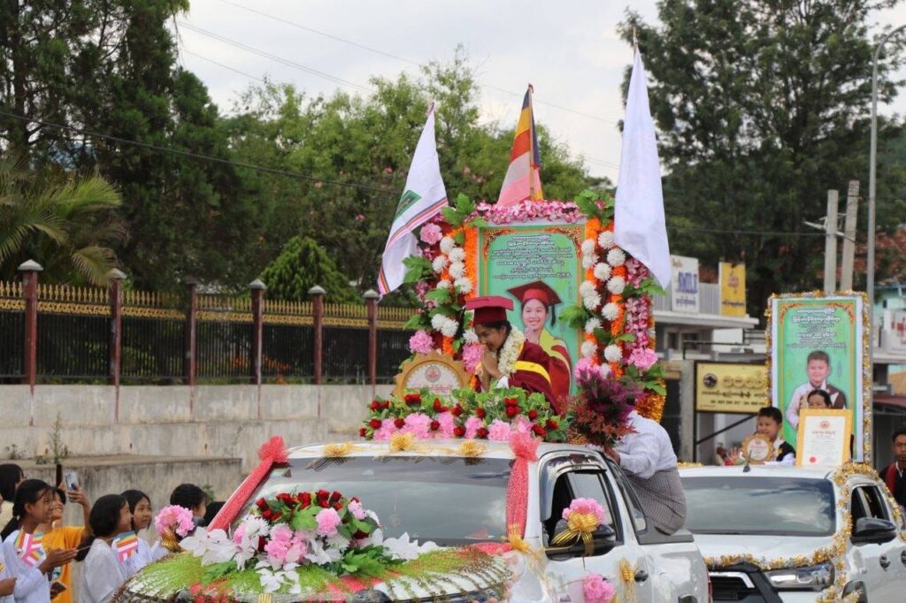 မြန်မာနိုင်ငံလုံးဆိုင်ရာ သုတစုံလင်ဗုဒ္ဓဝင်ပြိုင်ပွဲမှာ တစ်နိုင်ငံလုံးအဆင့်ပထမဆုရရှိခဲ့တဲ့ ရှမ်းပြည်နယ်ကိုယ်စားပြု မအိမ့်ချစ်သ