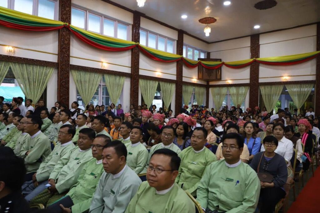 သုတစုံလင် ဗုဒ္ဓဝင်ဖြေဆိုပူဇော်ပွဲ အလယ်တန်းအဆင့် ပထမဆုရှင် မအိမ့်ချစ်သူနှင့် ဆုရရှိသူများအား ဂုဏ်ပြုချီးမြှင့်