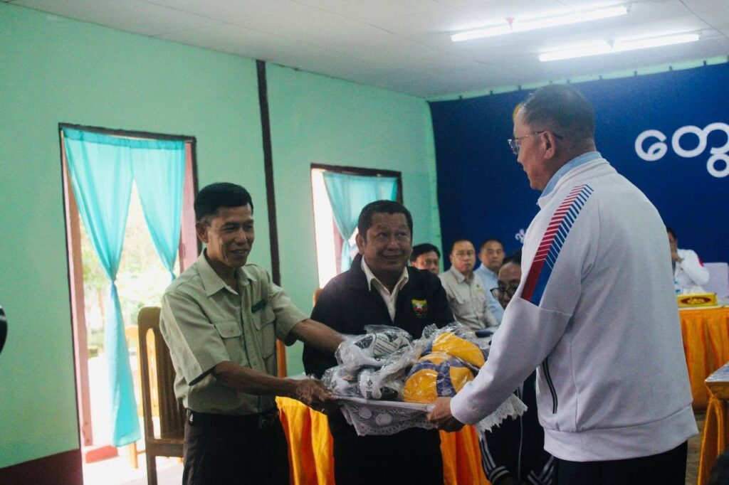 လွိုင်လင်မြို့၌ လျှပ်စစ်၊ စွမ်းအင်၊ စက်မှုနှင့် လမ်းပန်းဆက်သွယ်ရေးဝန်ကြီး ဦးခွန်သန်းထူး၊ စိုက်ပျိုးရေး၊ မွေးမြူရေးနှင့် ဆည်မြ