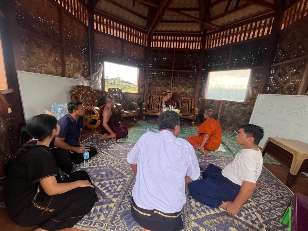 ဗွေႏဆရာႏတောႏဝေင်ꩻတောင်ႏကီꩻ တွမ်ႏ ဗွေႏဆရာႏတောႏ ဝေင်ꩻပင်ႏလုံကျွꩻထင်ႏဖေႏအာႏ "ဖြားတန်ကောင်ခယ်ႏ" လောကဒီပ ပညာႏရေꩻကျောင်ꩻ