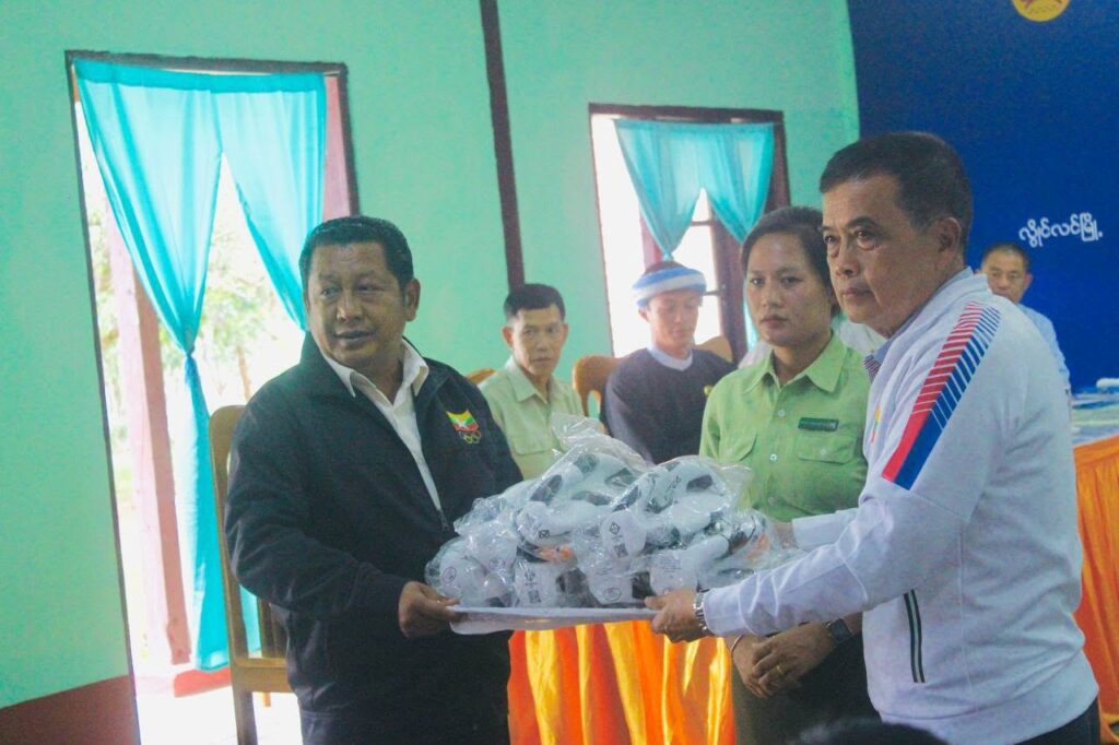 လွိုင်လင်မြို့၌ လျှပ်စစ်၊ စွမ်းအင်၊ စက်မှုနှင့် လမ်းပန်းဆက်သွယ်ရေးဝန်ကြီး ဦးခွန်သန်းထူး၊ စိုက်ပျိုးရေး၊ မွေးမြူရေးနှင့် ဆည်မြ