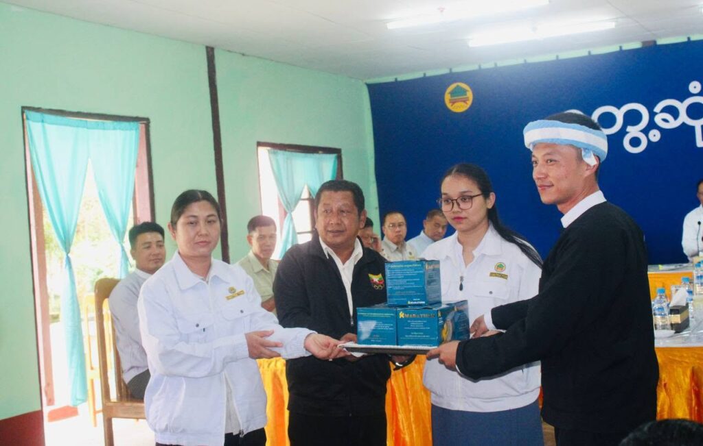 လွိုင်လင်မြို့၌ လျှပ်စစ်၊ စွမ်းအင်၊ စက်မှုနှင့် လမ်းပန်းဆက်သွယ်ရေးဝန်ကြီး ဦးခွန်သန်းထူး၊ စိုက်ပျိုးရေး၊ မွေးမြူရေးနှင့် ဆည်မြ