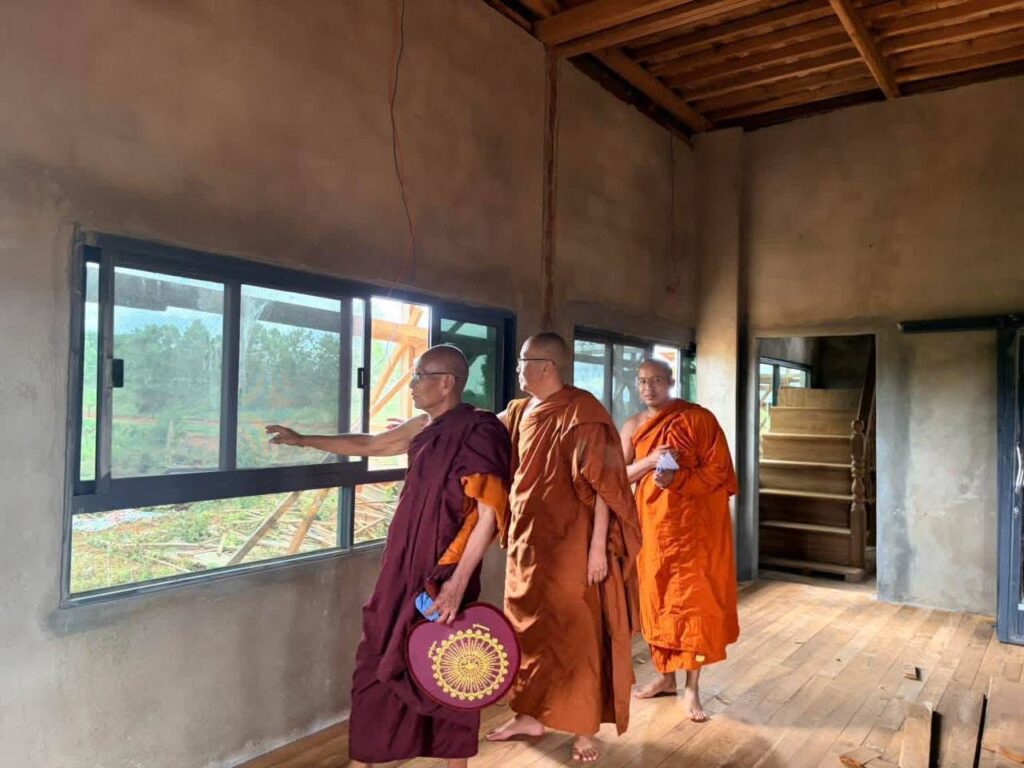 ဗွေႏဆရာႏတောႏဝေင်ꩻတောင်ႏကီꩻ တွမ်ႏ ဗွေႏဆရာႏတောႏ ဝေင်ꩻပင်ႏလုံကျွꩻထင်ႏဖေႏအာႏ "ဖြားတန်ကောင်ခယ်ႏ" လောကဒီပ ပညာႏရေꩻကျောင်ꩻ