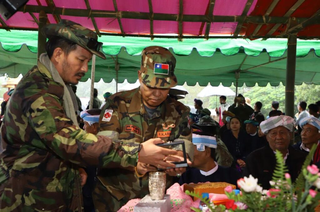 ရပ်တန်လုံးဒါကို အီႏတယ်ႏဆို့ꩻလွေꩻ ပအိုဝ်ႏစွိုးခွိုꩻ တခွိုꩻလွုမ်း သမဲင်ꩻဝင်ꩻဝင်ႏ လုံးထွန်ႏ" ကျောက်တိုင်" အထိန်ꩻအမုဲင်ယို တာႏဝွန