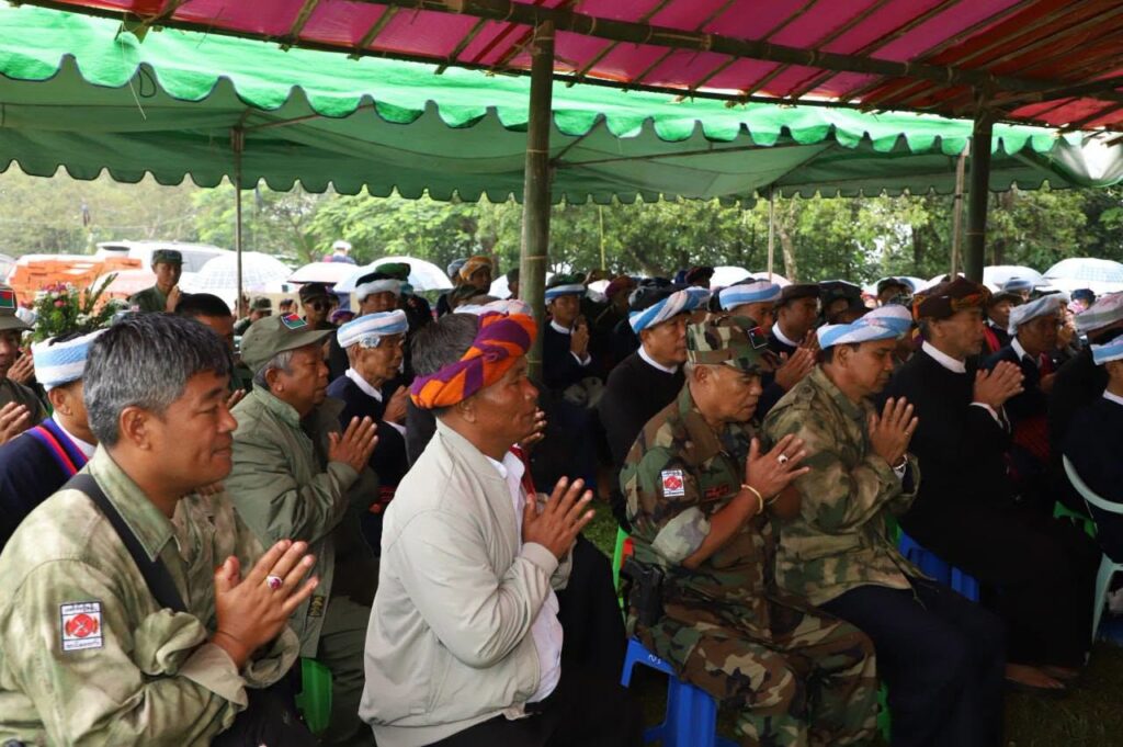 ရပ်တန်လုံးဒါကို အီႏတယ်ႏဆို့ꩻလွေꩻ ပအိုဝ်ႏစွိုးခွိုꩻ တခွိုꩻလွုမ်း သမဲင်ꩻဝင်ꩻဝင်ႏ လုံးထွန်ႏ" ကျောက်တိုင်" အထိန်ꩻအမုဲင်ယို တာႏဝွန