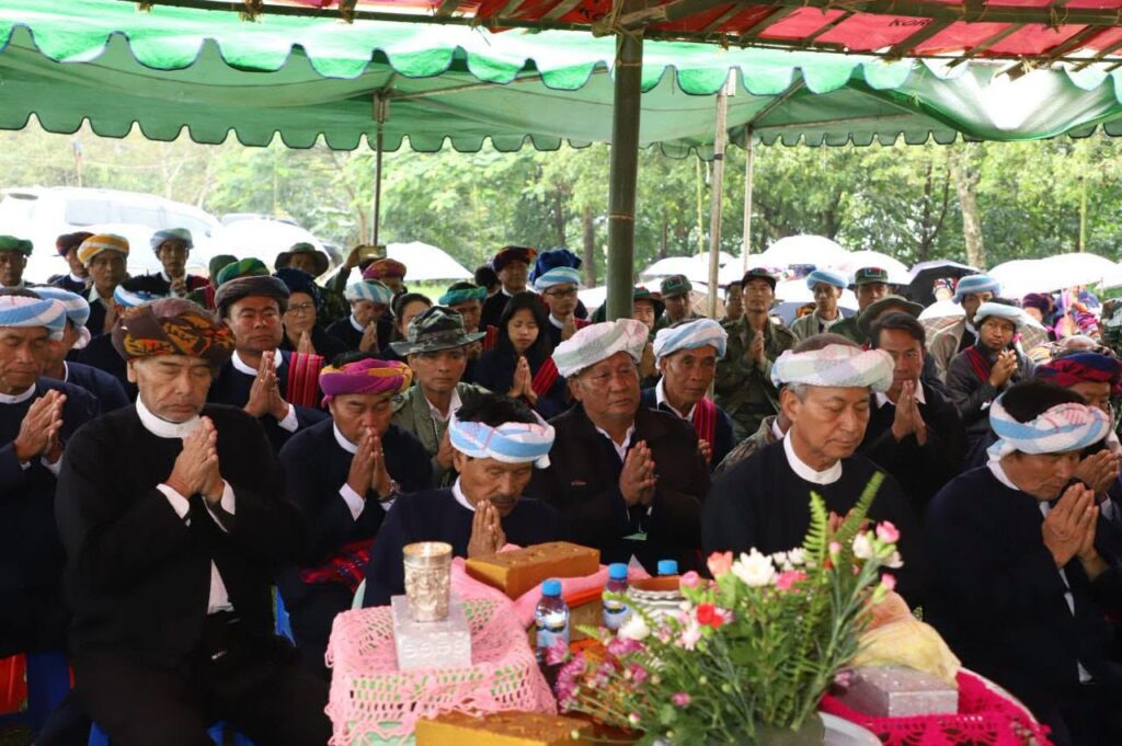 ရပ်တန်လုံးဒါကို အီႏတယ်ႏဆို့ꩻလွေꩻ ပအိုဝ်ႏစွိုးခွိုꩻ တခွိုꩻလွုမ်း သမဲင်ꩻဝင်ꩻဝင်ႏ လုံးထွန်ႏ" ကျောက်တိုင်" အထိန်ꩻအမုဲင်ယို တာႏဝွန