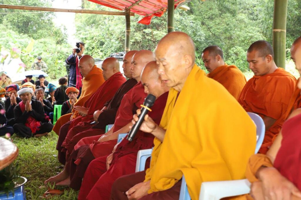 ရပ်တန်လုံးဒါကို အီႏတယ်ႏဆို့ꩻလွေꩻ ပအိုဝ်ႏစွိုးခွိုꩻ တခွိုꩻလွုမ်း သမဲင်ꩻဝင်ꩻဝင်ႏ လုံးထွန်ႏ" ကျောက်တိုင်" အထိန်ꩻအမုဲင်ယို တာႏဝွန