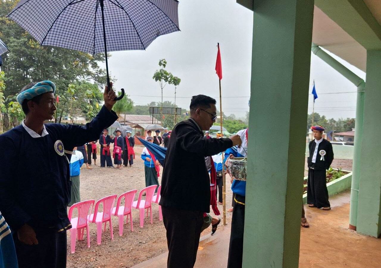 တောင်ကြီးမြို့နယ် အခြေခံပညာအလယ်တန်းကျောင်း(ခွဲ) ပုံဆွေပင်၌ ၂၀၂၆-၂၀၂၇ ပညာသင်နှစ် ပညာရည်ချွန်ဆုပေးပွဲနှင့် ကျောင်းဆောင်သစ် လွှဲပြောင်းပေးအပ်ပွဲ ကျင်းပ