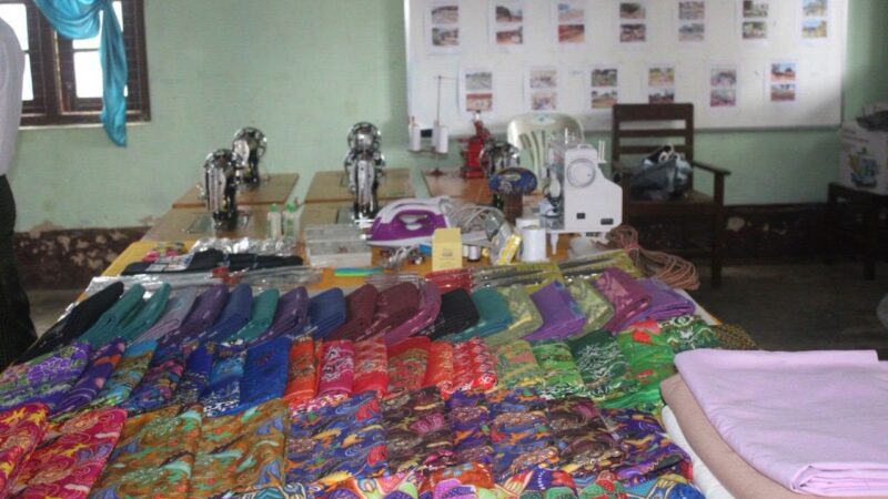 လွိုင်လင်ခရိုင် ရပ်ကွက်(၄)၌ အသေးစားစက်မှုလက်မှုလုပ်ငန်းဦးစီးဌာနမှ အခြေခံစက်ချုပ်နည်း ပညာသင်တန်းဖွင့်ပွဲ အခမ်းအနားပြုလုပ်