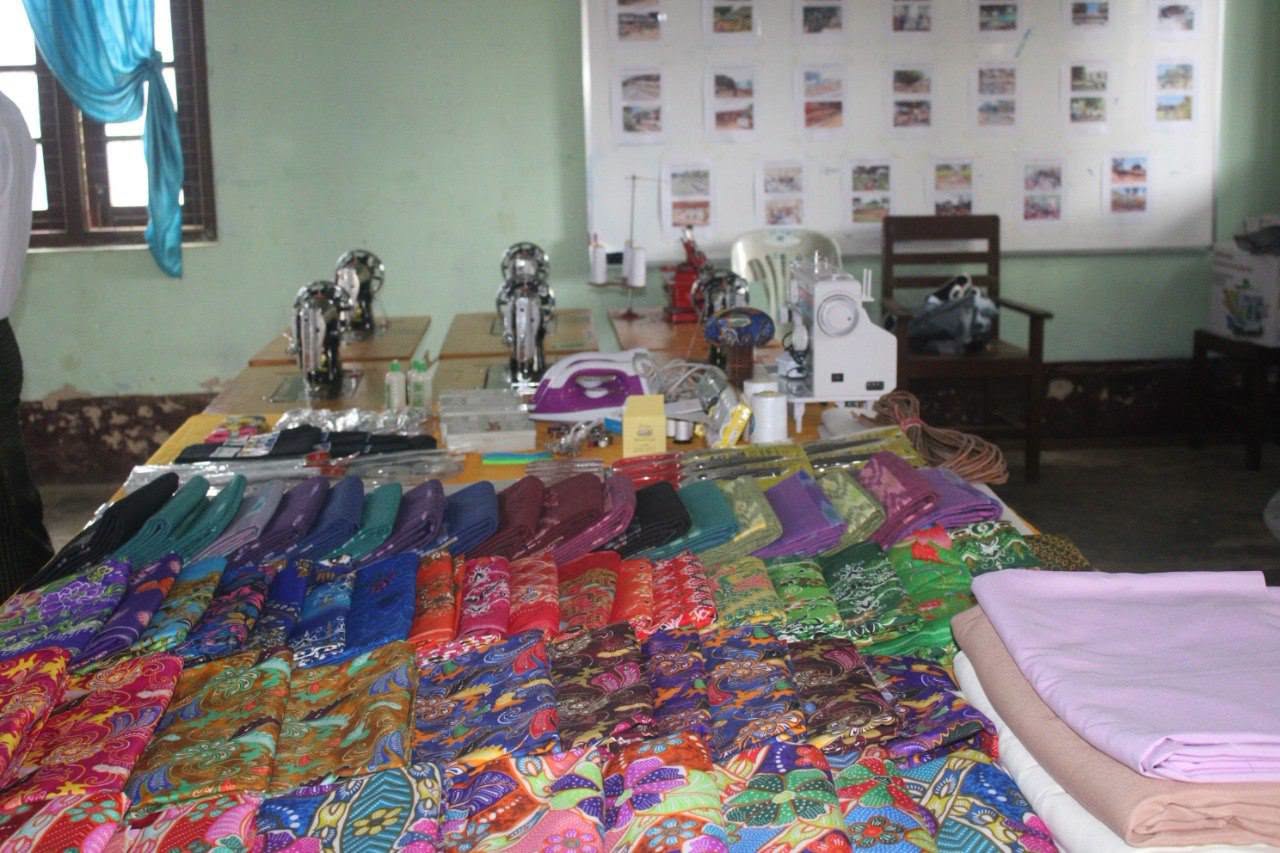 လွိုင်လင်ခရိုင် ရပ်ကွက်(၄)၌ အသေးစားစက်မှုလက်မှုလုပ်ငန်းဦးစီးဌာနမှ အခြေခံစက်ချုပ်နည်း ပညာသင်တန်းဖွင့်ပွဲ အခမ်းအနားပြုလုပ်