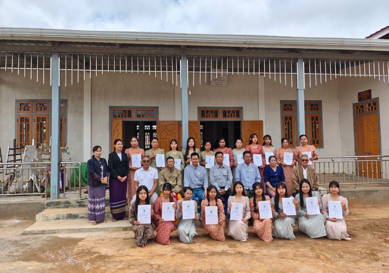 ပြည်နယ်လွတ်တော်ခွန်ထွန်းငယ် အခြေခံစက် ချုပ်နည်းပညာသင်တန်းဆင်းပွဲ အခမ်းအနားတက်ရောက်