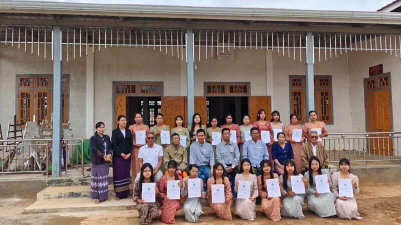ပြည်နယ်လွတ်တော်ခွန်ထွန်းငယ် အခြေခံစက် ချုပ်နည်းပညာသင်တန်းဆင်းပွဲ အခမ်းအနားတက်ရောက်