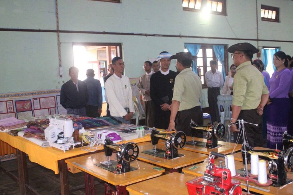 လွိုင်လင်ခရိုင် ရပ်ကွက်(၄)၌ အသေးစားစက်မှုလက်မှုလုပ်ငန်းဦးစီးဌာနမှ အခြေခံစက်ချုပ်နည်း ပညာသင်တန်းဖွင့်ပွဲ အခမ်းအနားပြုလုပ်