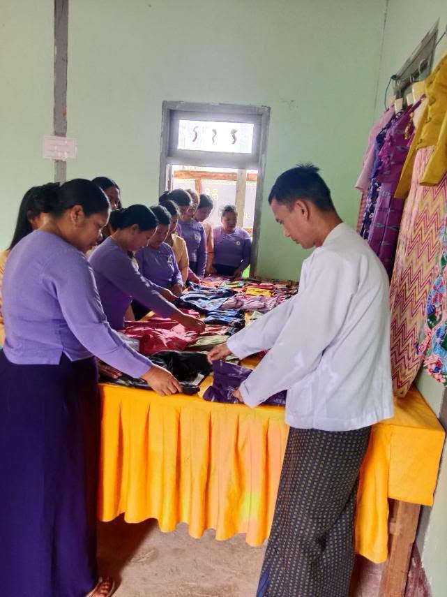 ပင်လုံမြို့၊ရပ်ကွက်(၂)၌ဖွင့်လှစ်ခဲ့သော"အခြေခံစက်ချုပ်နည်းပညာသင်တန်းဆင်းပွဲကျင်းပ