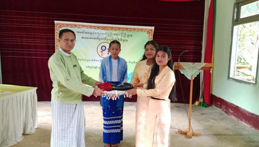 ပင်လုံမြို့၊ရပ်ကွက်(၂)၌ဖွင့်လှစ်ခဲ့သော"အခြေခံစက်ချုပ်နည်းပညာသင်တန်းဆင်းပွဲကျင်းပ