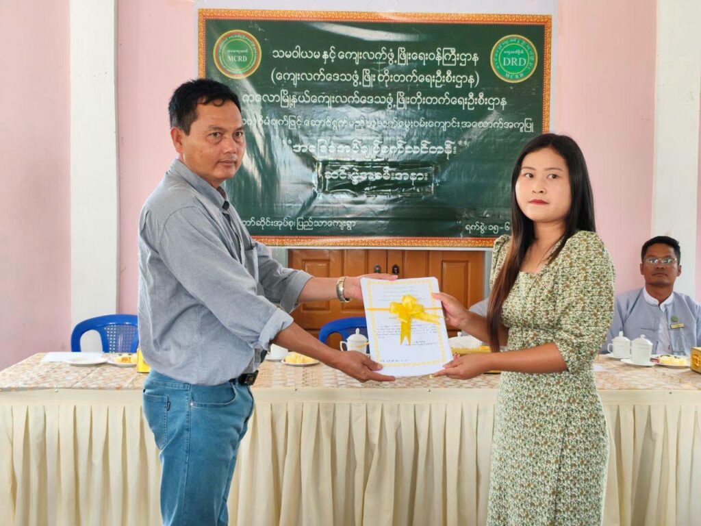 ပြည်နယ်လွတ်တော်ခွန်ထွန်းငယ် အခြေခံစက် ချုပ်နည်းပညာသင်တန်းဆင်းပွဲ အခမ်းအနားတက်ရောက်
