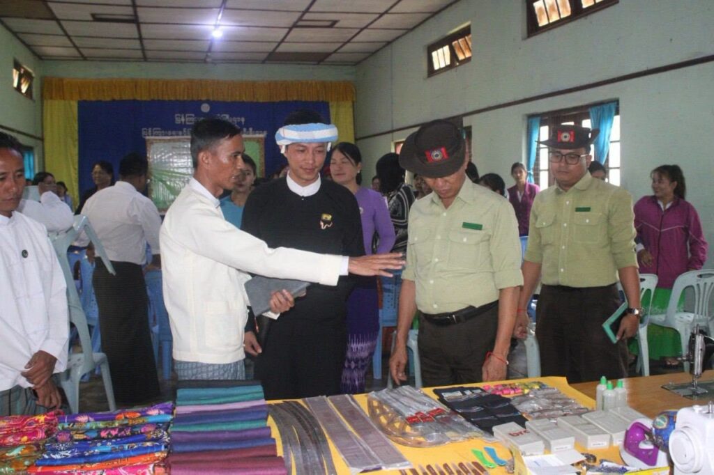 လွိုင်လင်ခရိုင် ရပ်ကွက်(၄)၌ အသေးစားစက်မှုလက်မှုလုပ်ငန်းဦးစီးဌာနမှ အခြေခံစက်ချုပ်နည်း ပညာသင်တန်းဖွင့်ပွဲ အခမ်းအနားပြုလုပ်